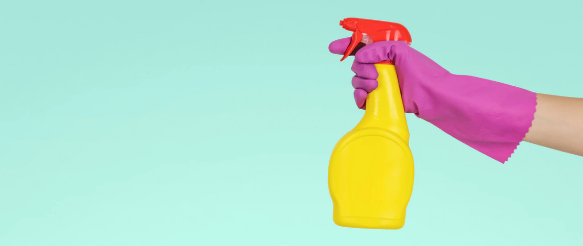 spray bottle cleaning